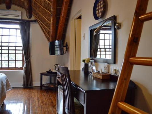 Oakhurst Hotel - 215380