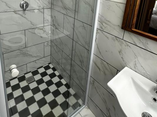 Room image 3
