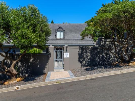 Hout Bay Gem - 216159