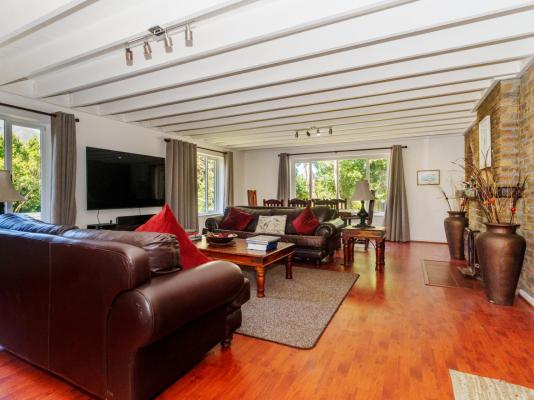 Hout Bay Gem - 216162