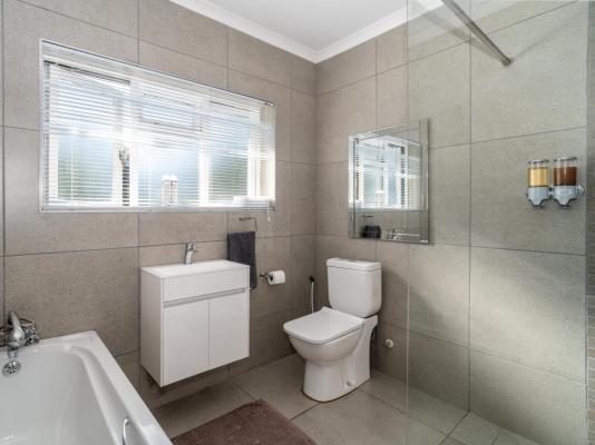 Hout Bay Gem - 216181