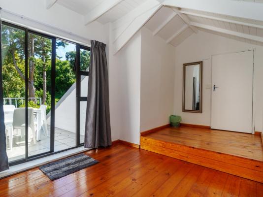 Room image 3