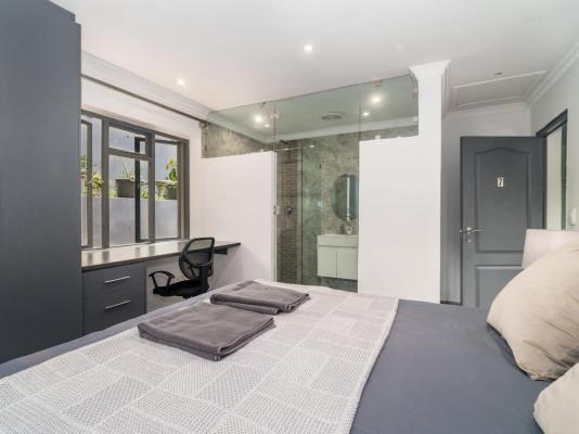 Hout Bay Gem - 216200
