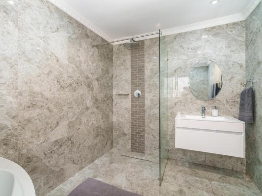 Hout Bay Gem - 216205