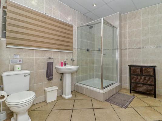 Room image 9