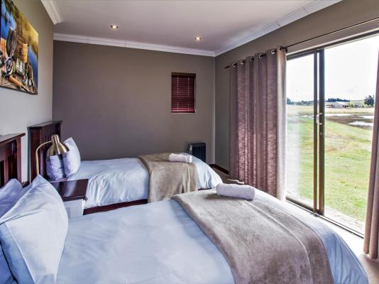 Room image 4