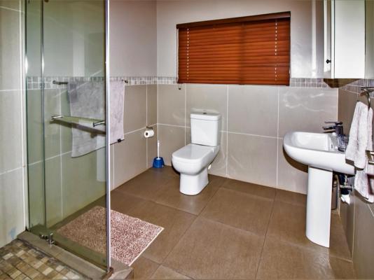 Room image 4