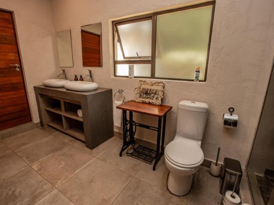 Room image 10