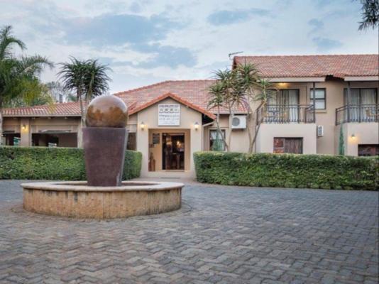 Three Oaks and an Aloe Boutique Hotel - 217340