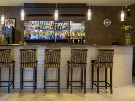 Three Oaks and an Aloe Boutique Hotel - 217348