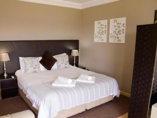 Three Oaks and an Aloe Boutique Hotel - 217355