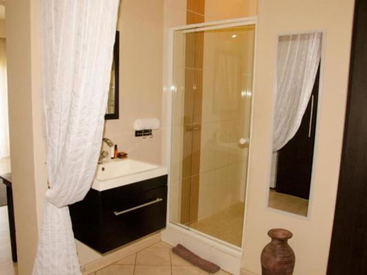 Three Oaks and an Aloe Boutique Hotel - 217364