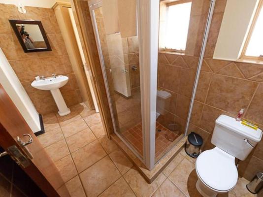 Room image 4