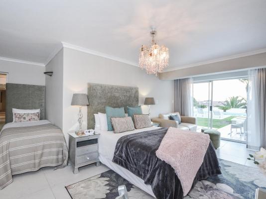 Room image 4