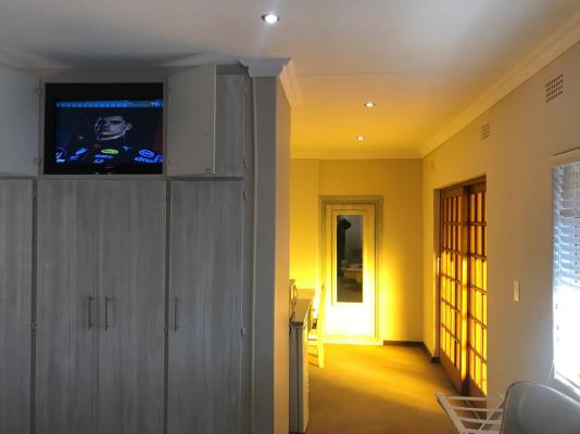 Room image 10