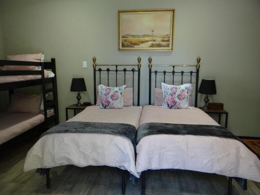 Room image 4