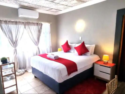 Room image 4