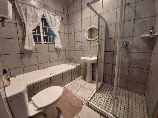 Room image 4