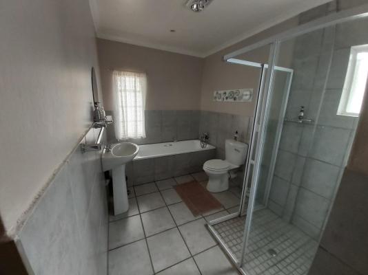 Room image 4