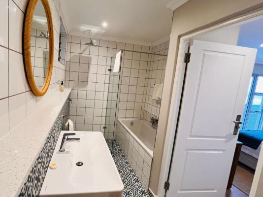 Room image 1