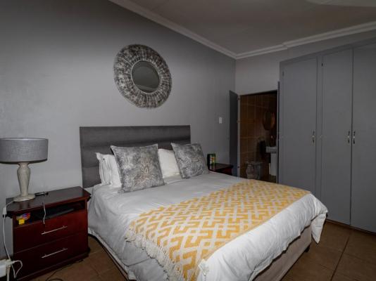 Room image 2