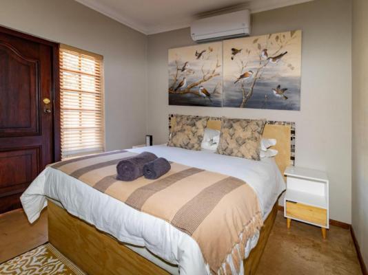 Room image 4