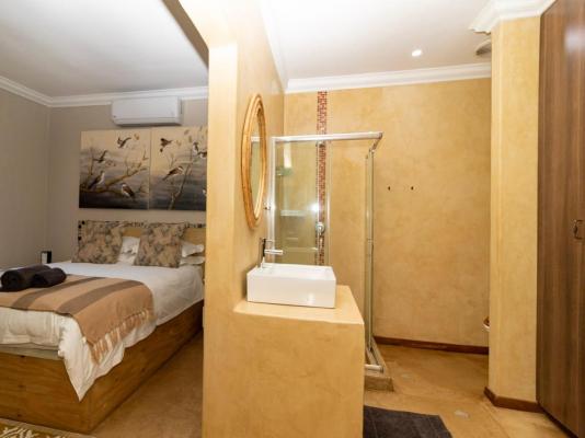 Room image 5