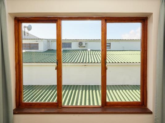 Room image 4
