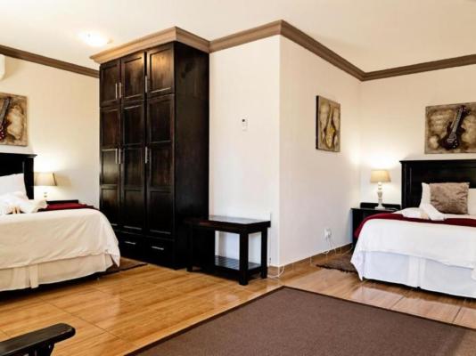 Room image 3