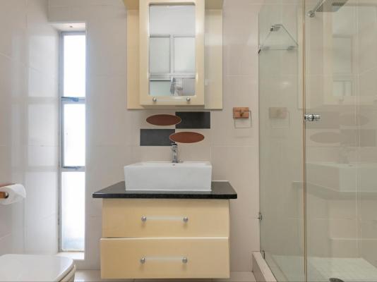 Room image 4
