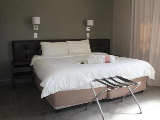 Room image 4