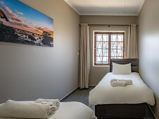 Room image 1