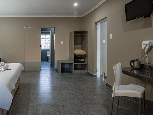 Room image 4