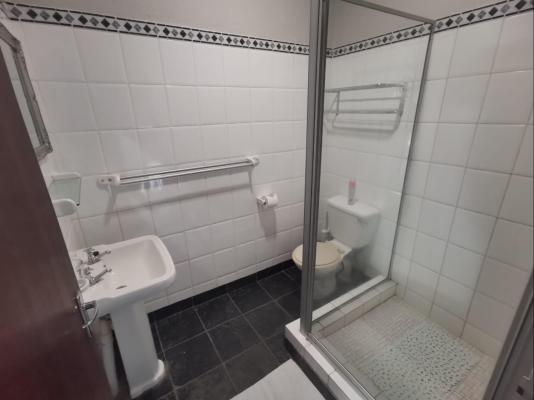 Room image 4