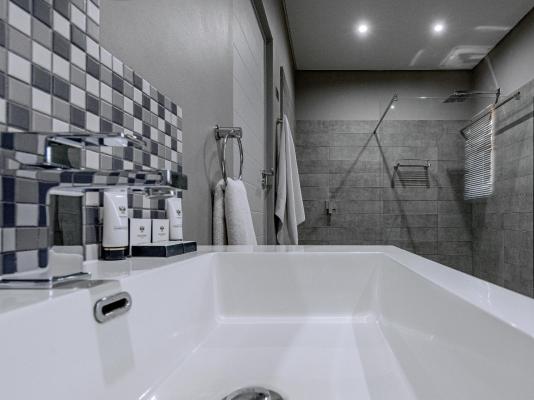 Room image 4