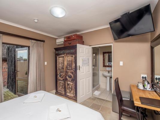 Room image 4