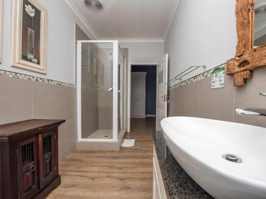 Room image 6