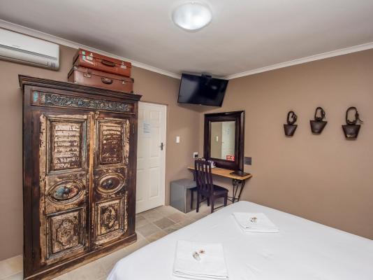 Room image 8