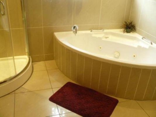 Room image 3