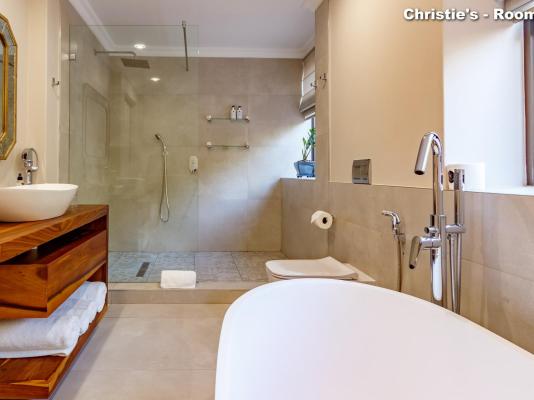 Room image 11