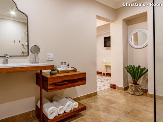 Room image 15