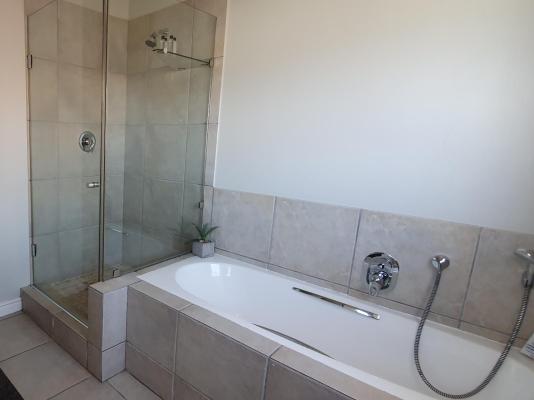 Room image 4