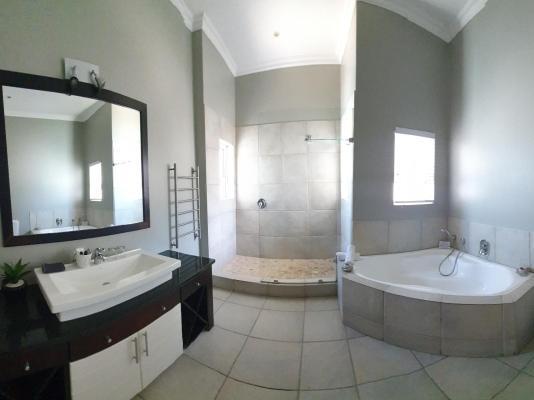 Room image 1