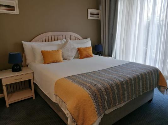 Cape Town Beachfront Apartments - Leisure Bay - 221063