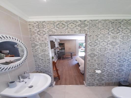 Room image 4