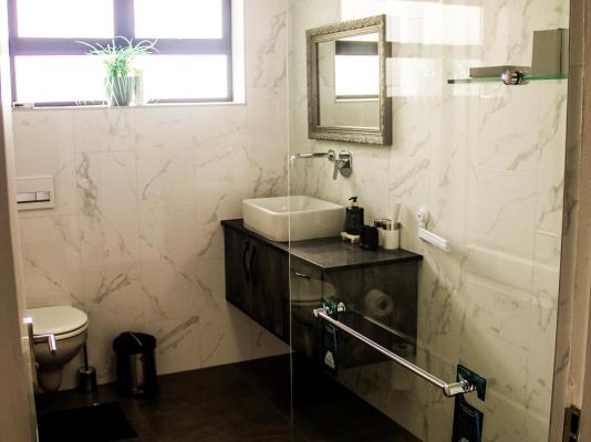 Room image 4