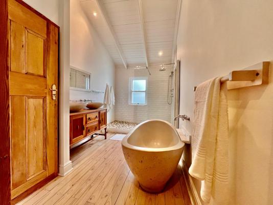 Pinotage Deluxe Apartment - 221587