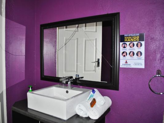 Room image 3