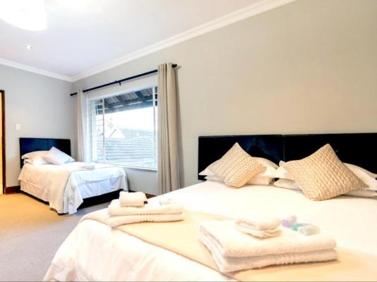 Room image 4