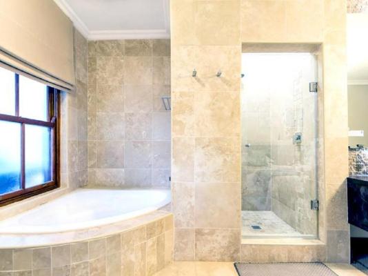 Room image 3